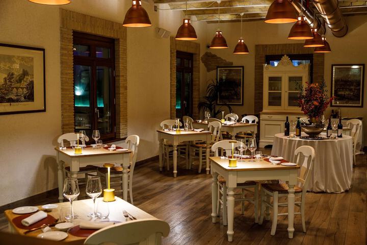 Dining 145 of 168