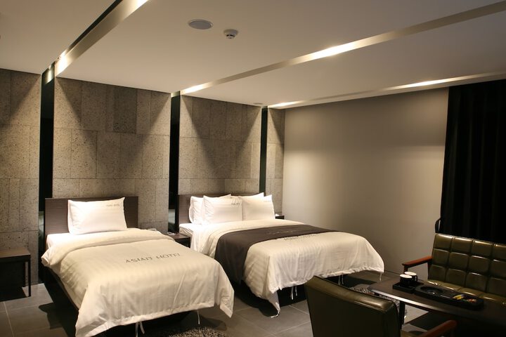 Room 16 of 32