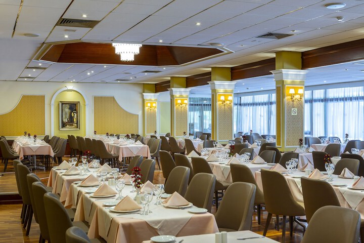 Dining 57 of 72
