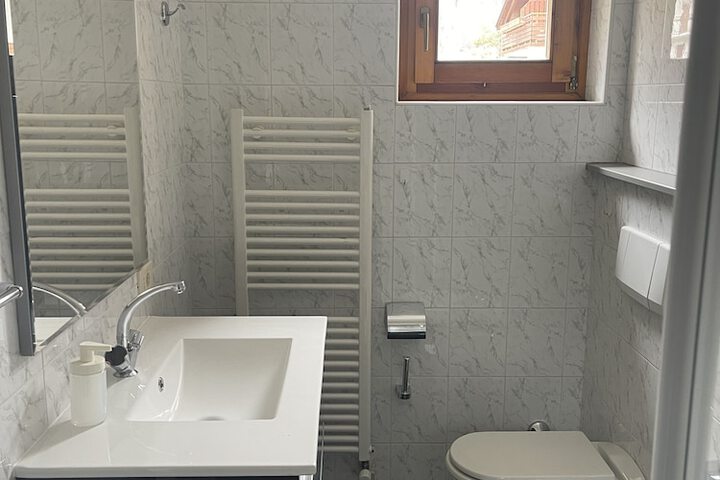 Room 6 of 10