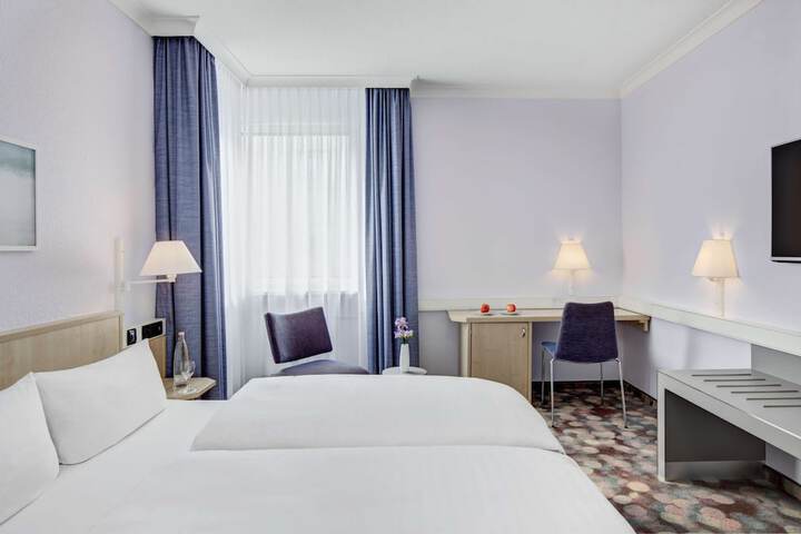 Room 9 of 28