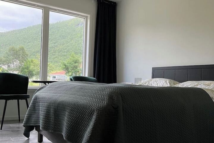 Room 2 of 49