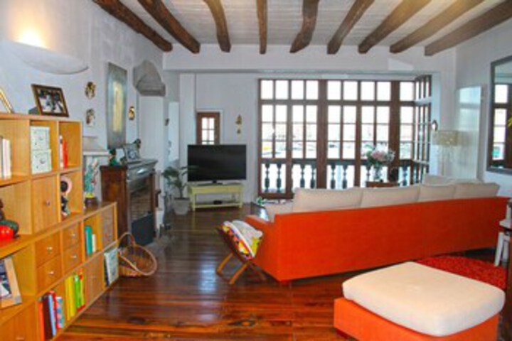 Lounge 85 of 274