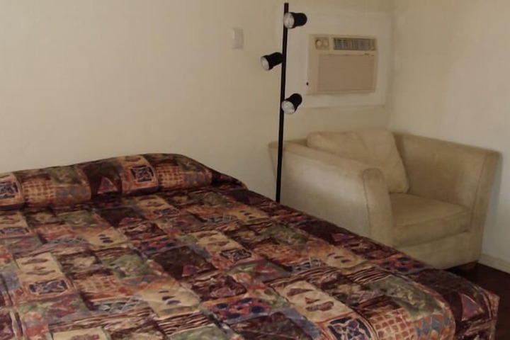 Room 9 of 38