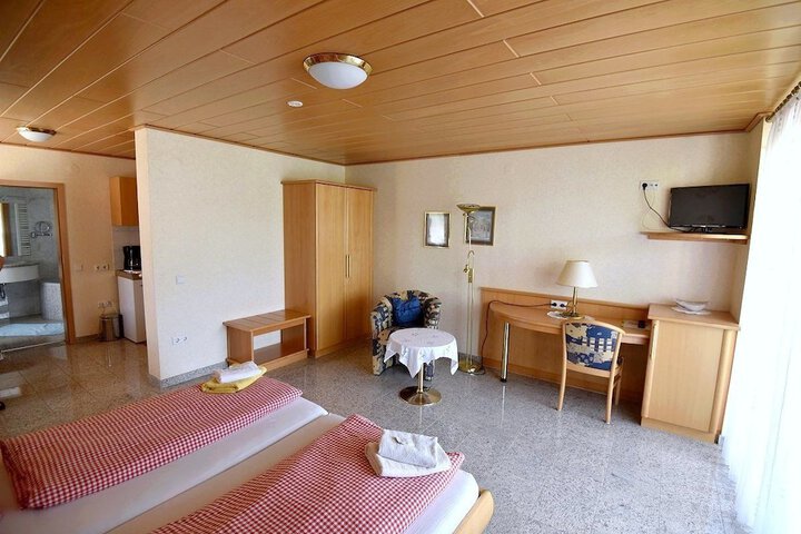 Room 5 of 13