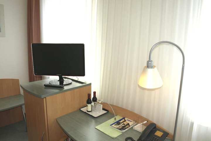Room 12 of 37