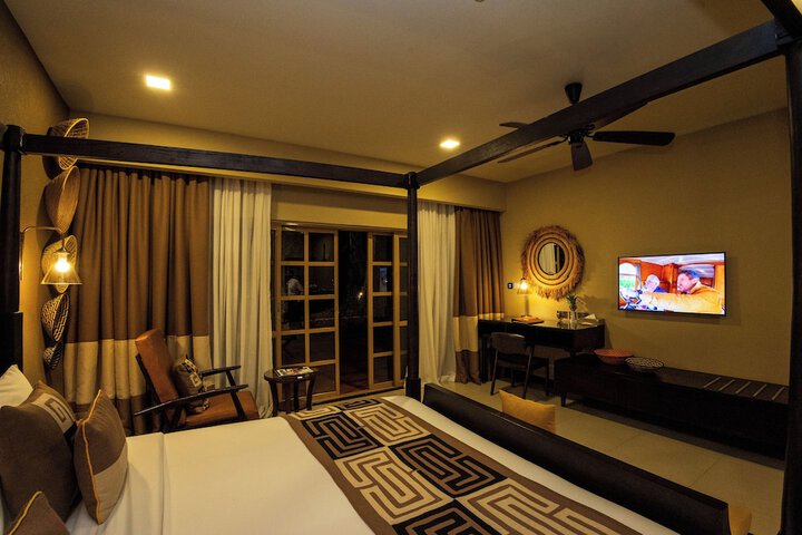 Room 33 of 173