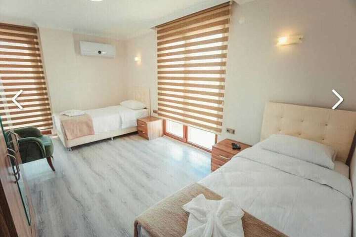 Room 8 of 16