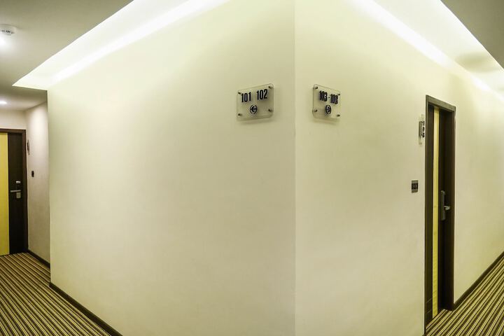 Ballroom/Hall 16 of 17