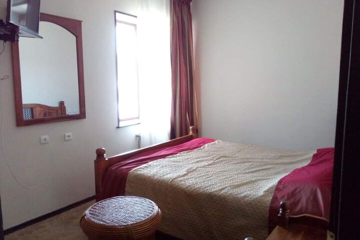 Room 9 of 10