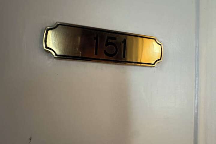 Room 29 of 142