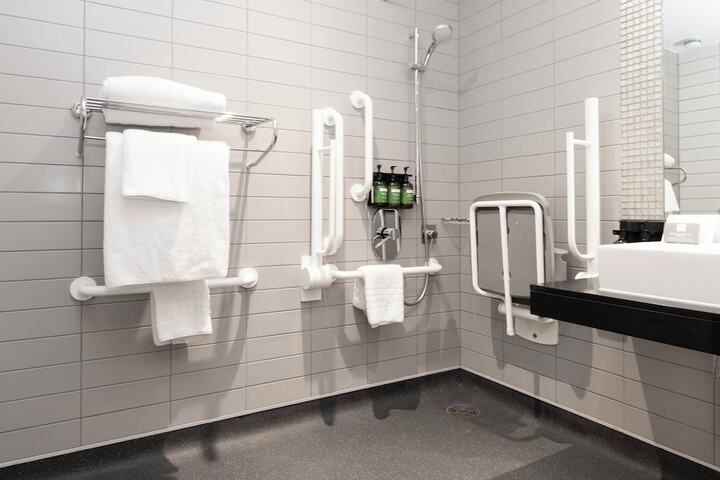 Room 7 of 150