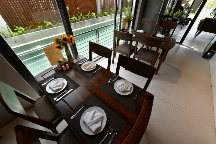 Dining 34 of 63