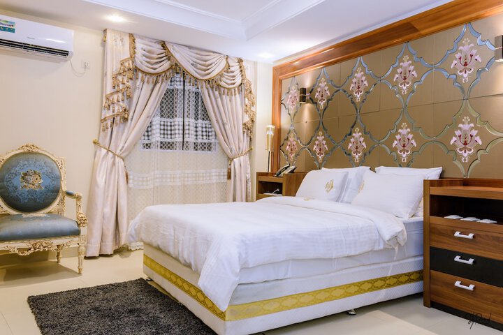 Room 28 of 54