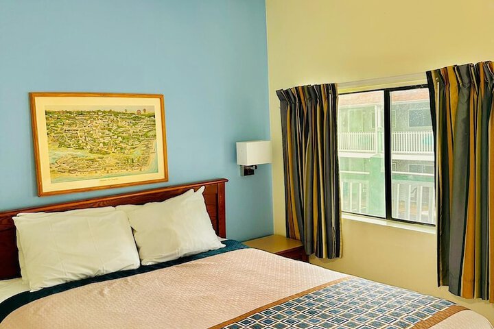 1 Queen Bed (13 of 24)