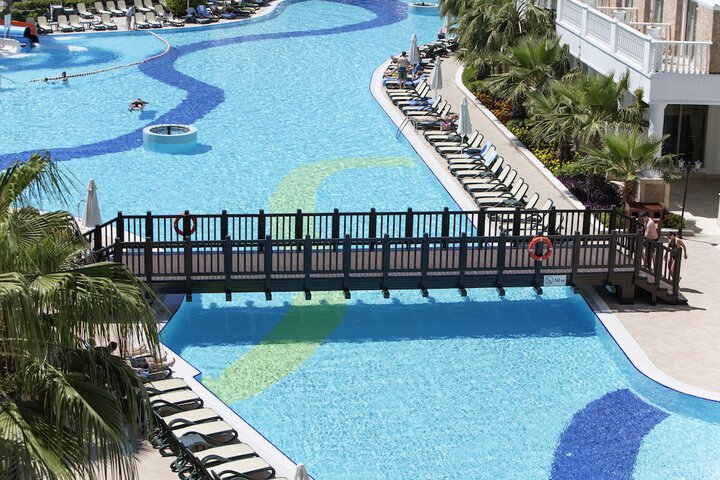 Hotel with Pool