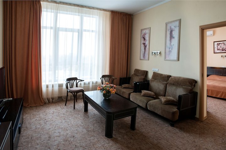 Room 6 of 40