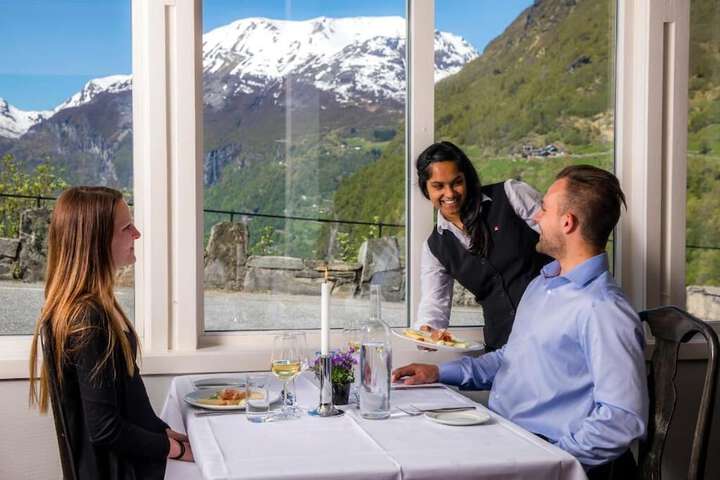 Dining 59 of 78