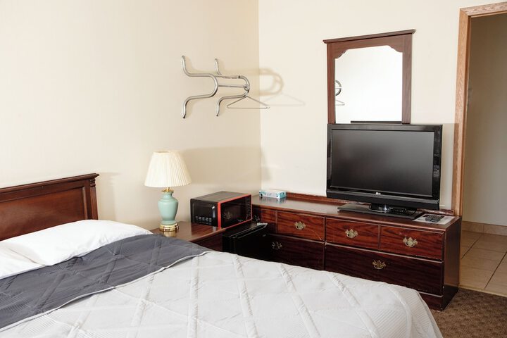 Room 19 of 38
