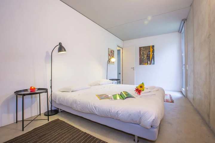 Room 4 of 10