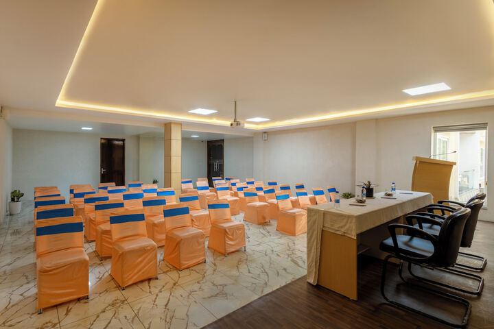 Ballroom/Hall 72 of 83