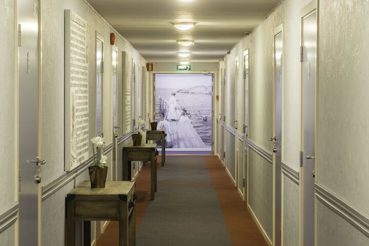 Ballroom/Hall 86 of 106