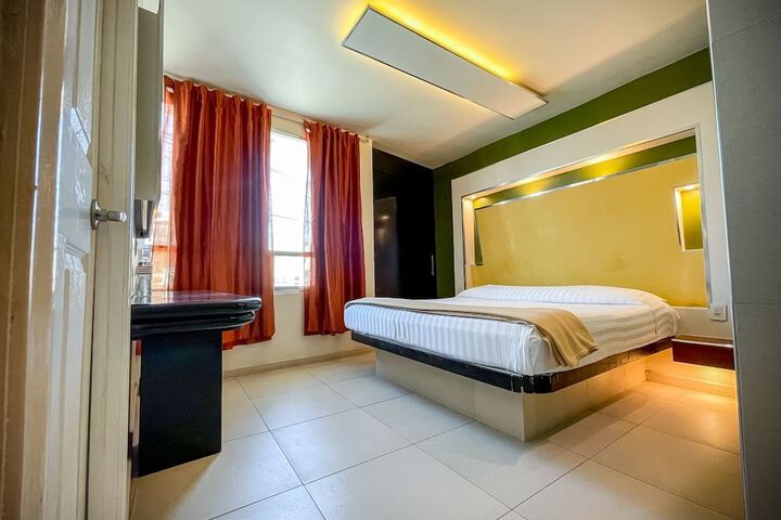 Room 7 of 16
