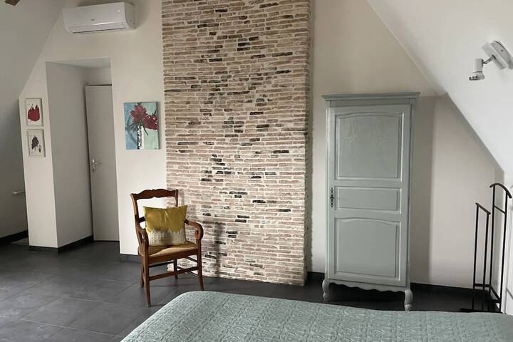 Room 25 of 52