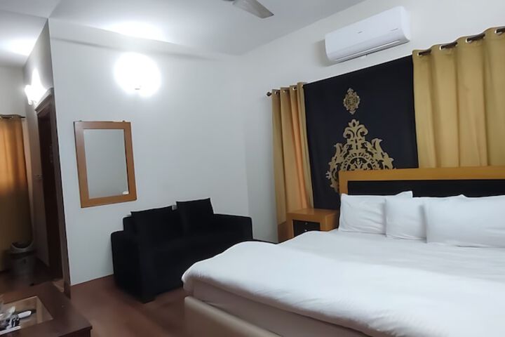 Room 17 of 27
