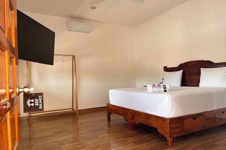 Room 8 of 33