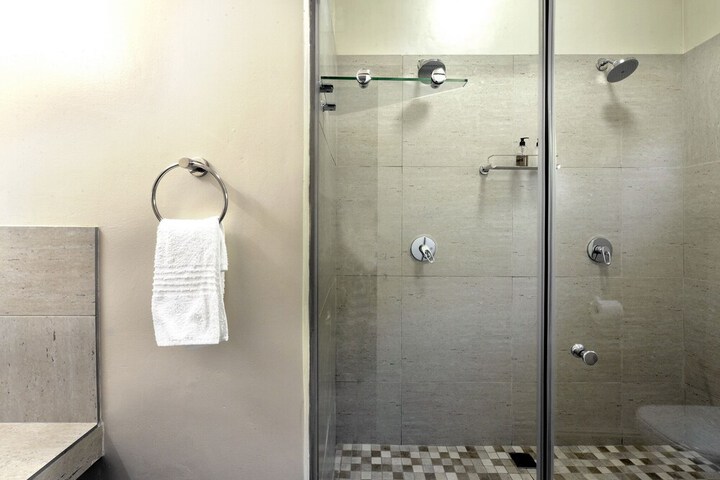 Room 12 of 27