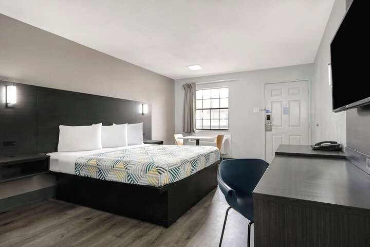 Room 16 of 31