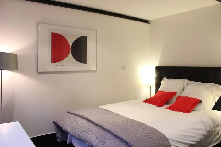 Room 3 of 10