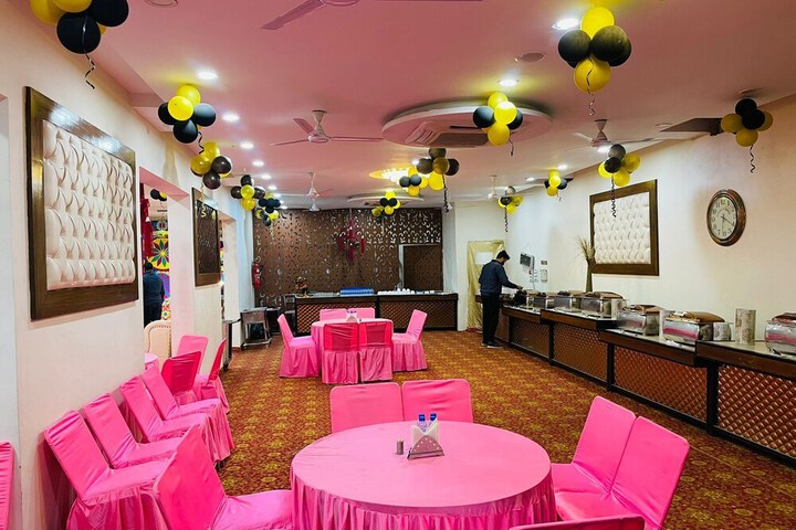 Ballroom/Hall 66 of 73