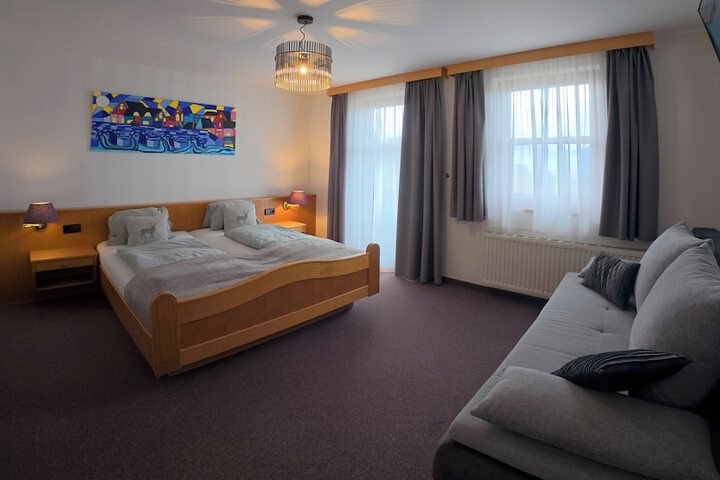 Room 9 of 96