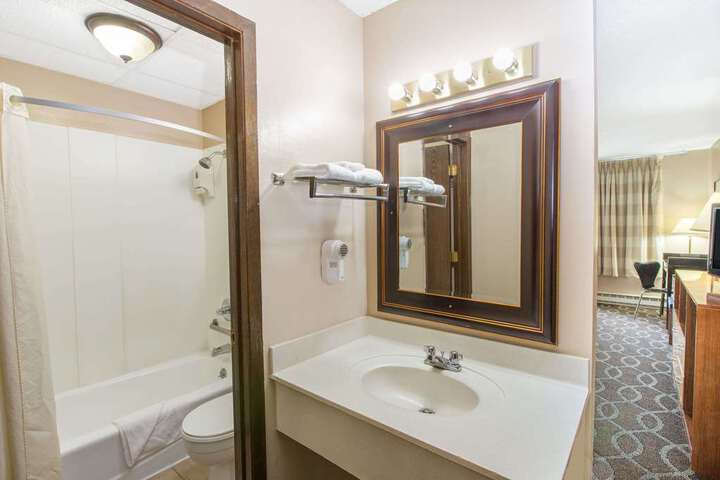 Guest room bath