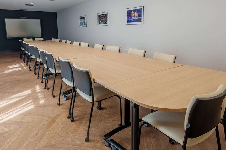 Business Center 98 of 102