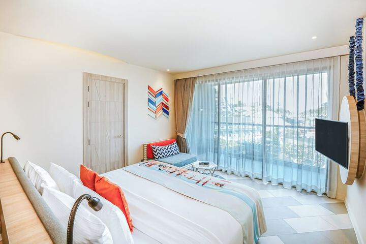Room 34 of 148