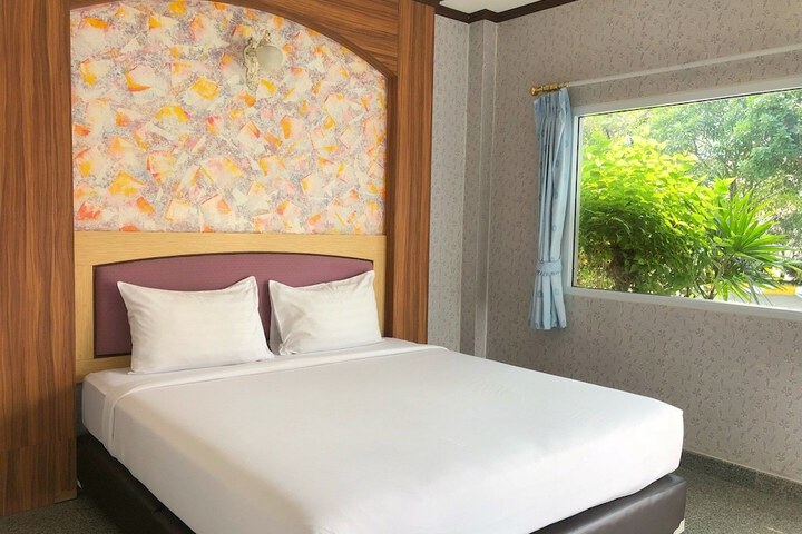 Room 8 of 38