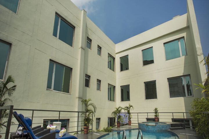 Pool Hotel