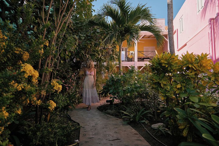 Hotel Exterior 83 of 95