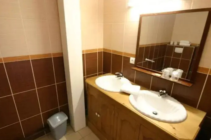 Room 7 of 11