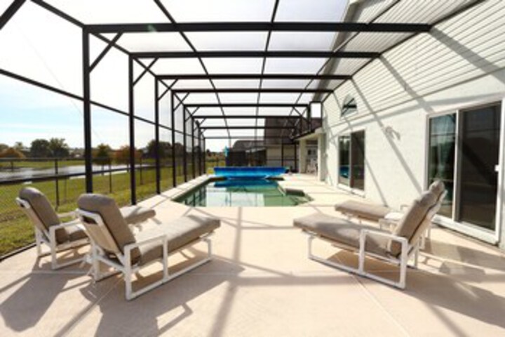 Pool 11 of 27