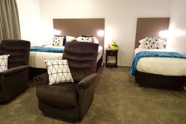 Room 17 of 38