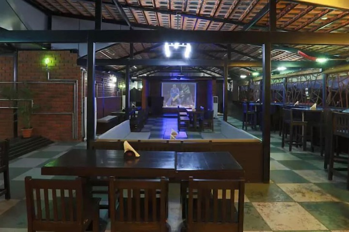 Lounge 11 of 16