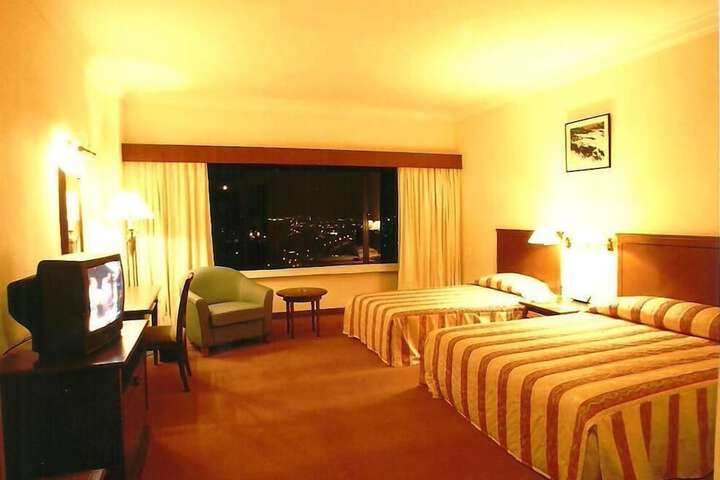 Room 11 of 44