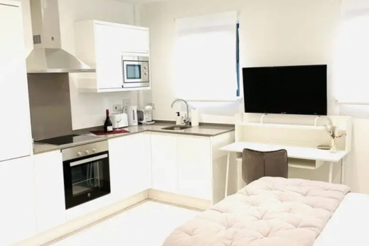 Room 4 of 18