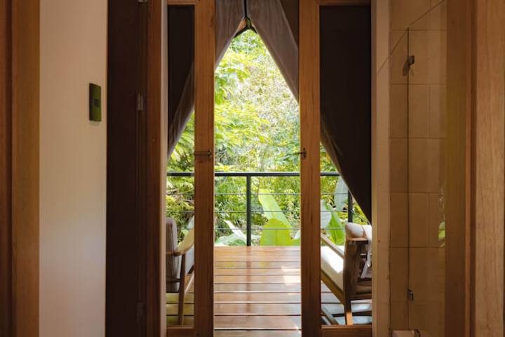Room 4 of 18