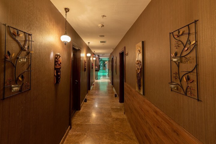 Ballroom/Hall 39 of 40
