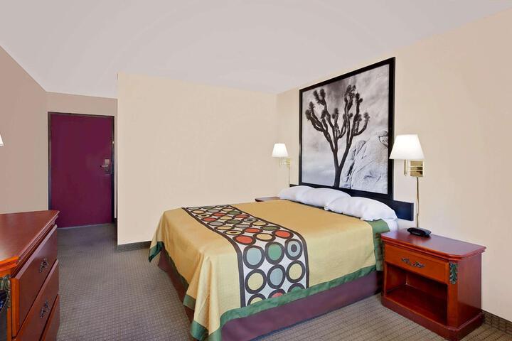 1 Queen Bed (6 of 16)